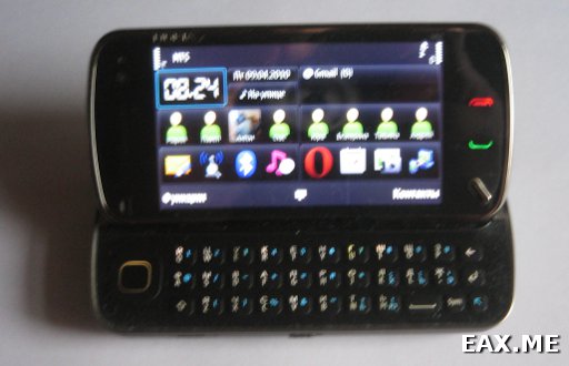 Nokia N97 в открытом состоянии