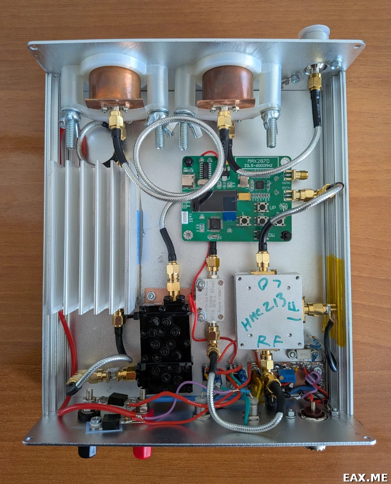 Расположение компонентов апконвертера для QO-100 внутри корпуса